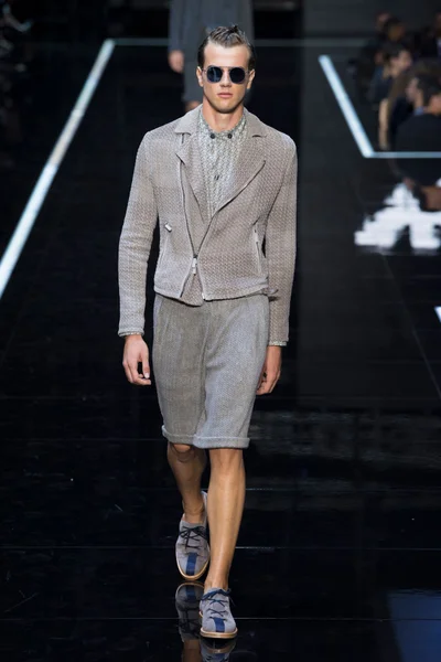Look 17